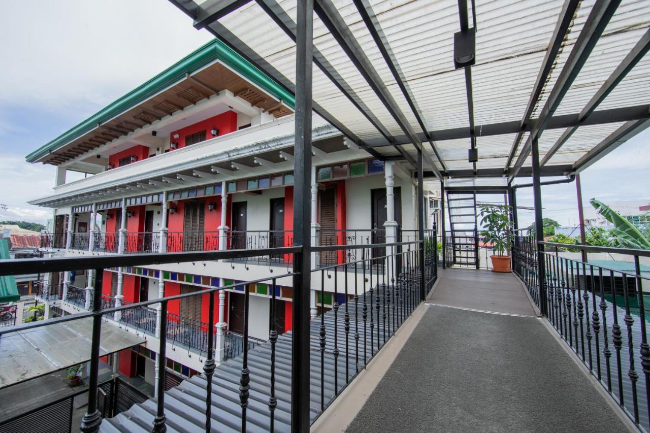Rosvenil Hotel Tacloban Esterno foto