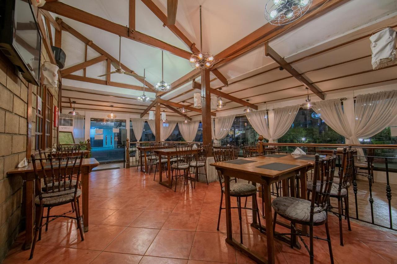 Rosvenil Hotel Tacloban Esterno foto
