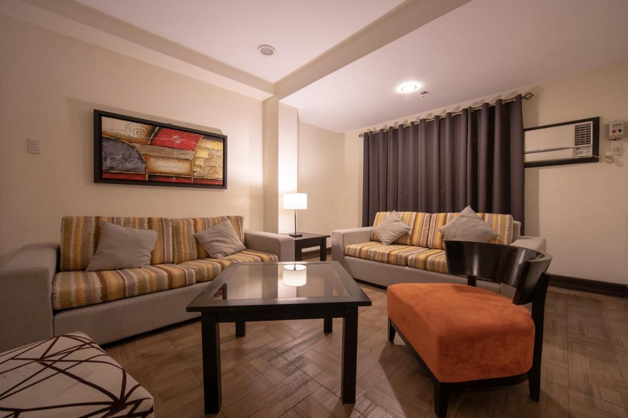 Rosvenil Hotel Tacloban Esterno foto