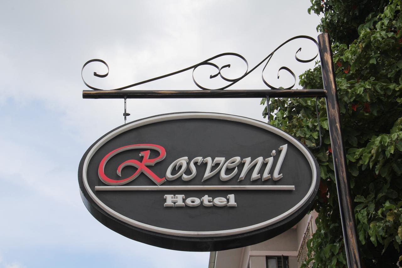 Rosvenil Hotel Tacloban Esterno foto