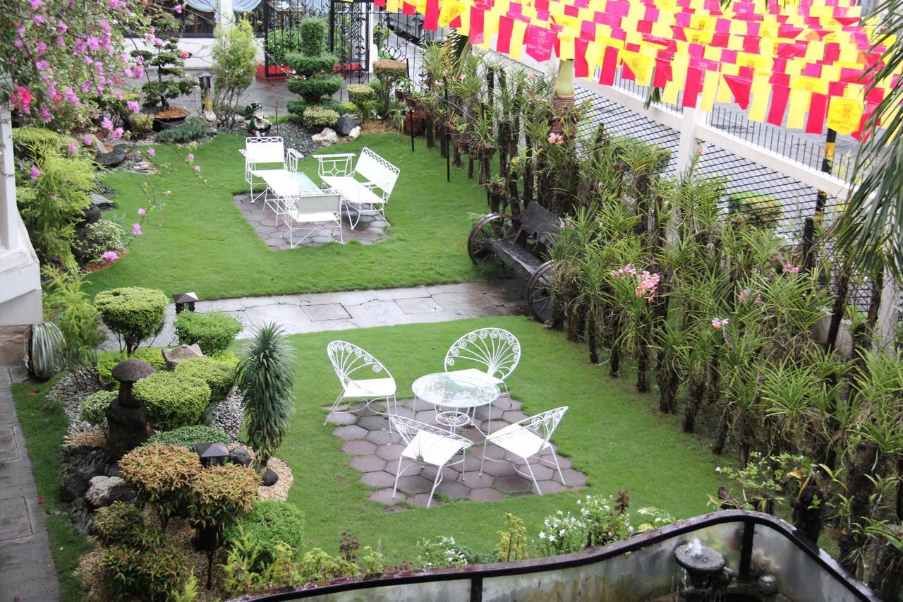 Rosvenil Hotel Tacloban Esterno foto